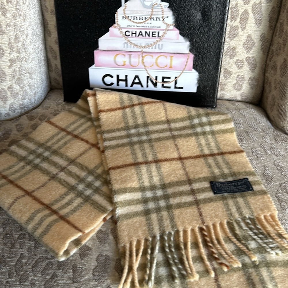 Authentic Vintage BURBERRYS Burberry Check 100% Lambswool Scarf 46” x 8”